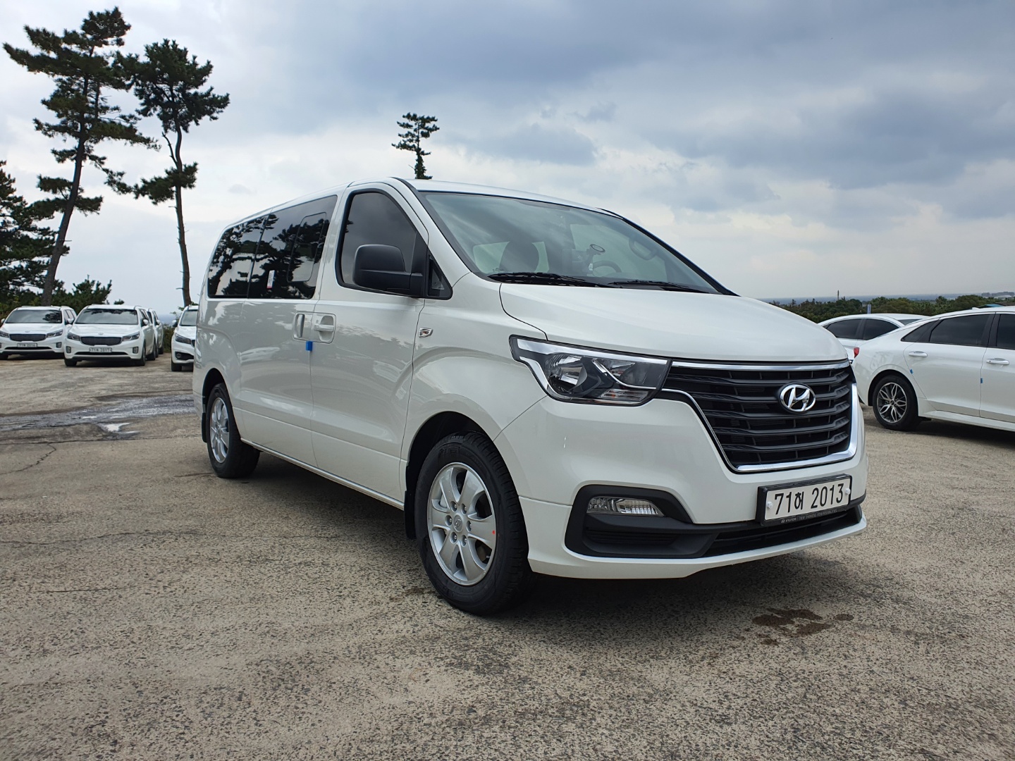 Starex (12 Seater)